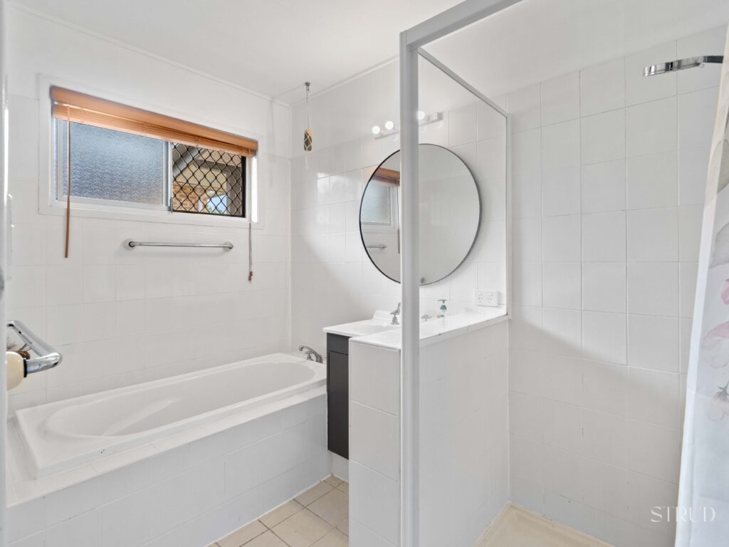 House-Redbank Plains-QLD-R2-3868772