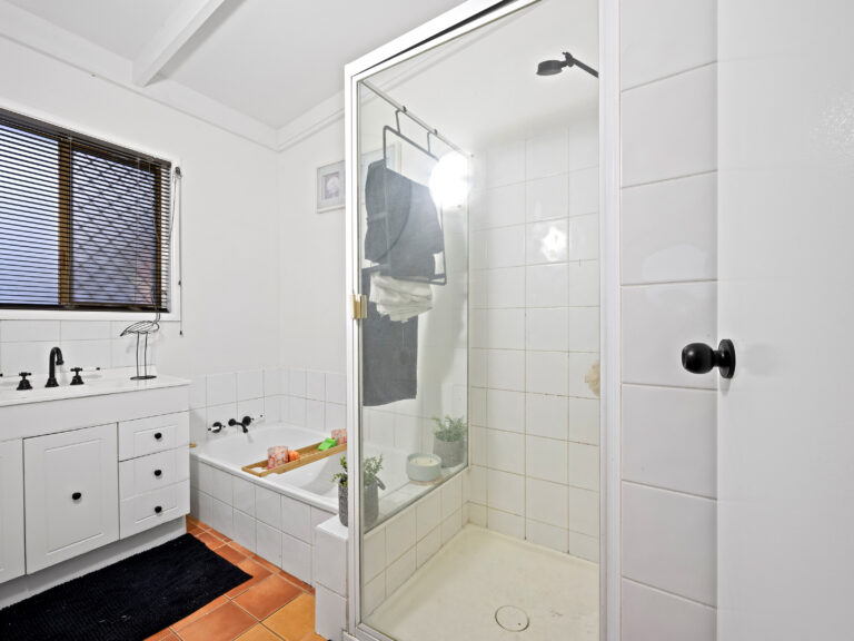 House-Raceview-QLD-R2-3875567