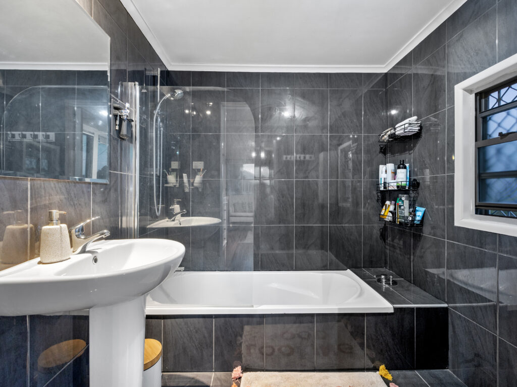 House-Raceview-QLD-R2-3884950