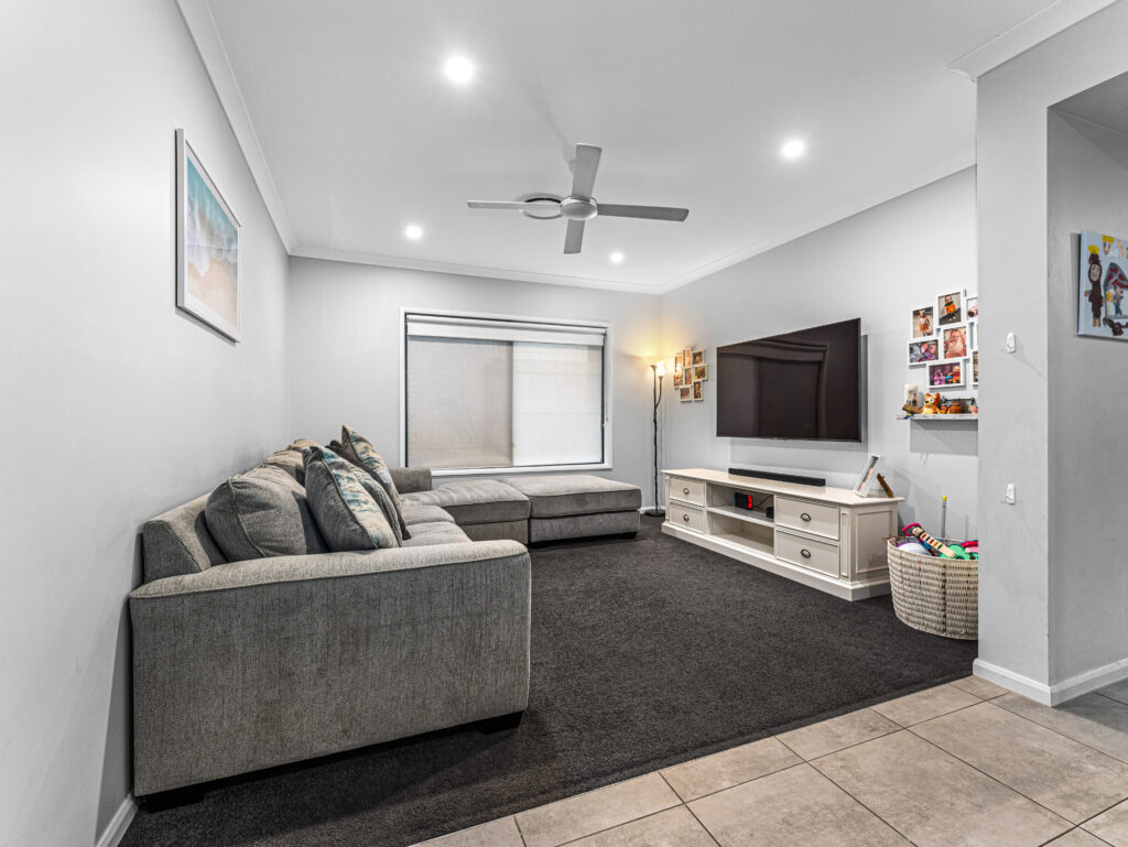 13 Pioneer Street, Redbank Plains, QLD 4301