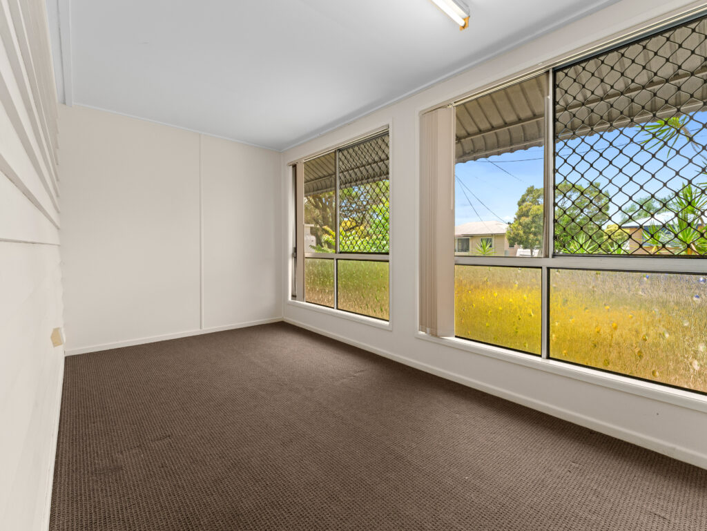 31 Crown Street, Silkstone, QLD 4304