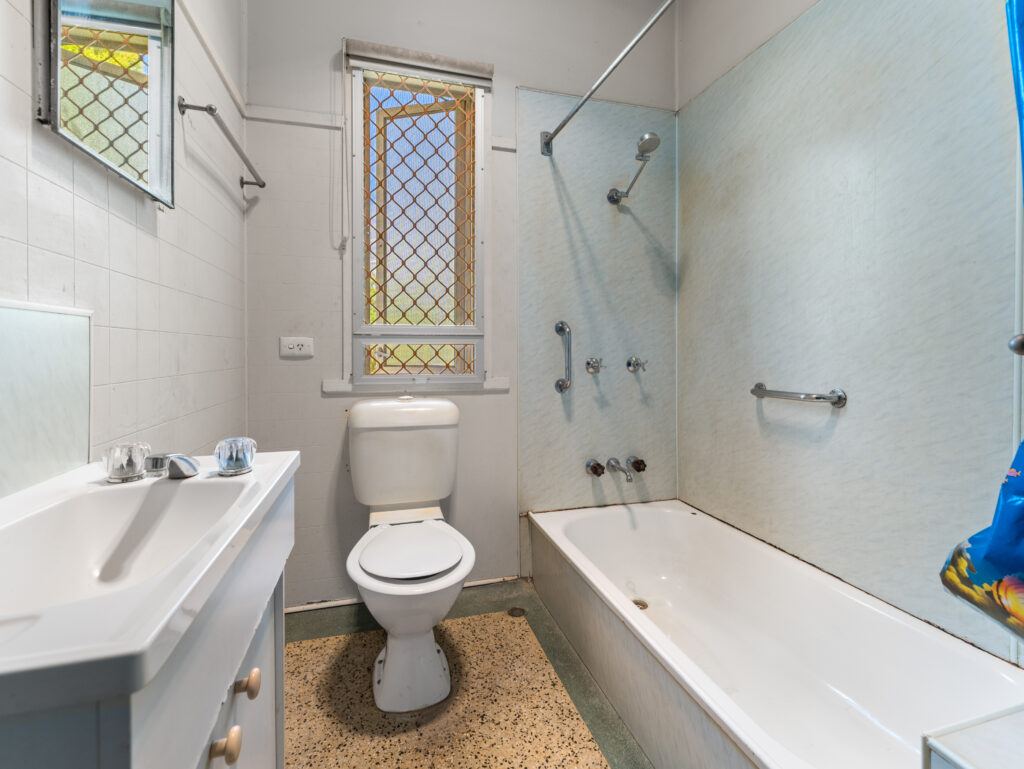 31 Crown Street, Silkstone, QLD 4304