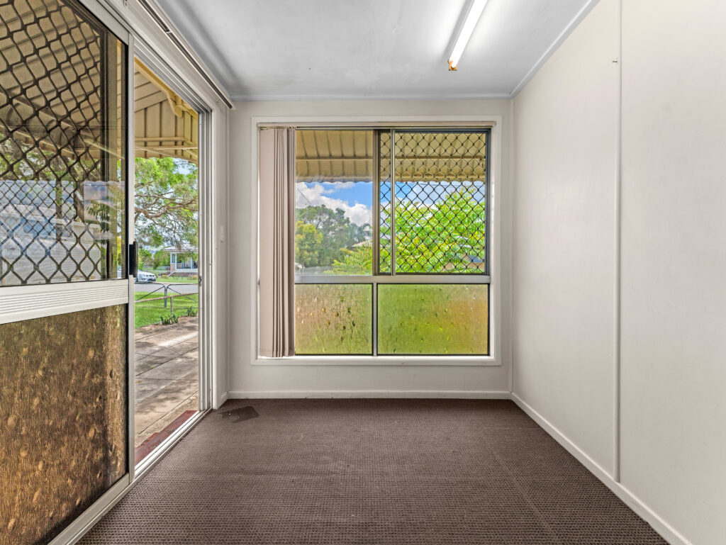 31 Crown Street, Silkstone, QLD 4304