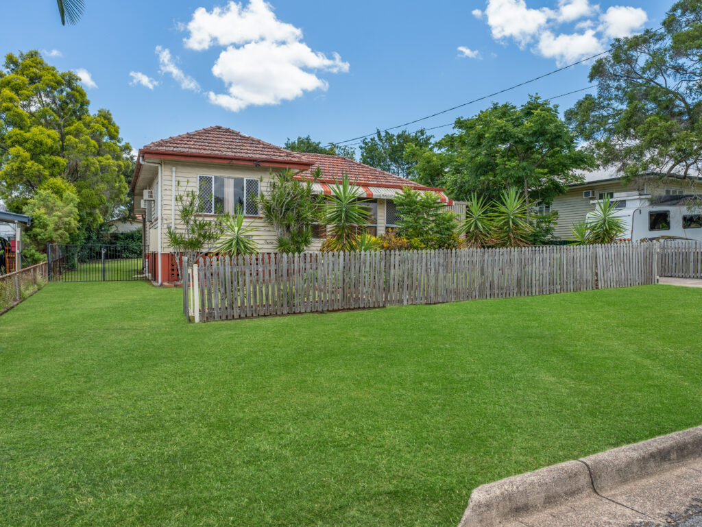 31 Crown Street, Silkstone, QLD 4304
