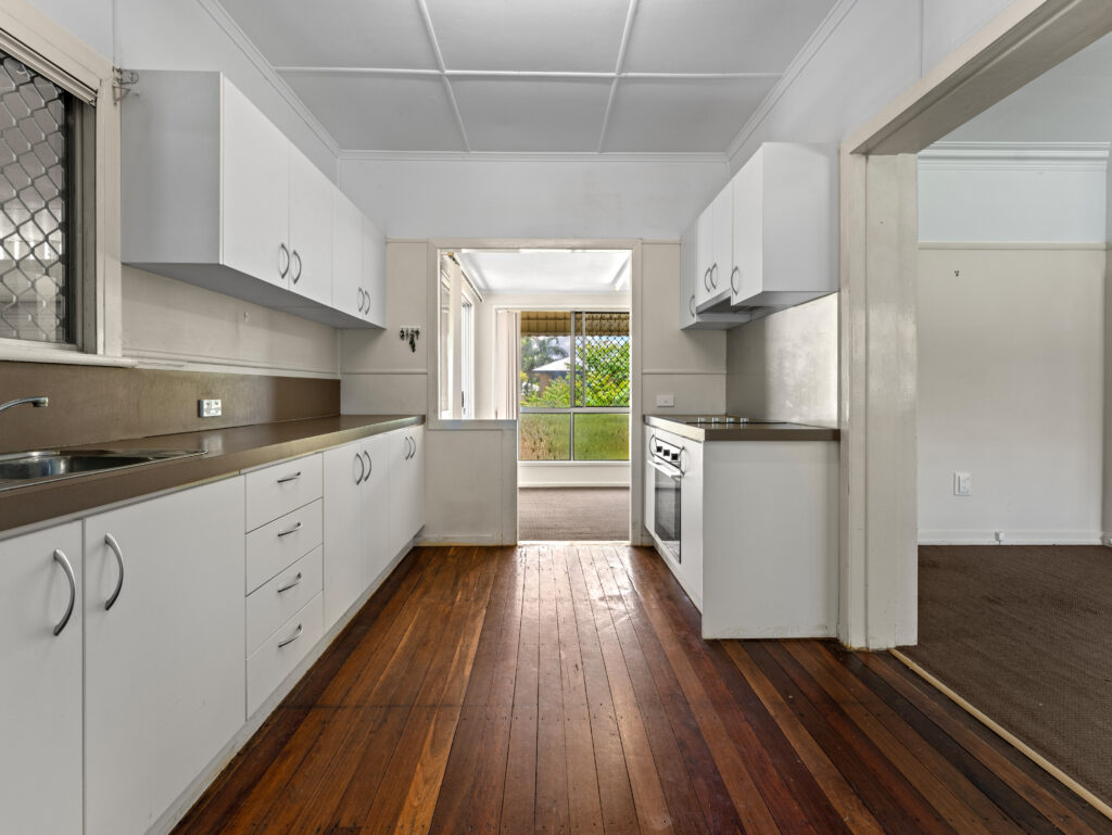 31 Crown Street, Silkstone, QLD 4304