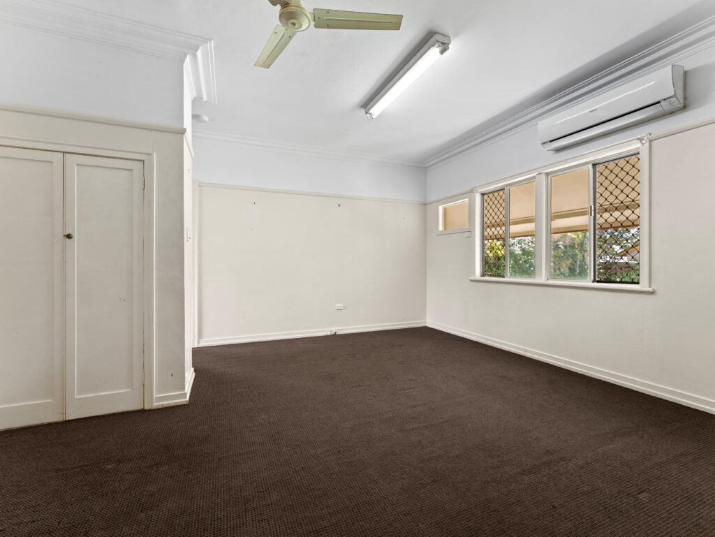 31 Crown Street, Silkstone, QLD 4304