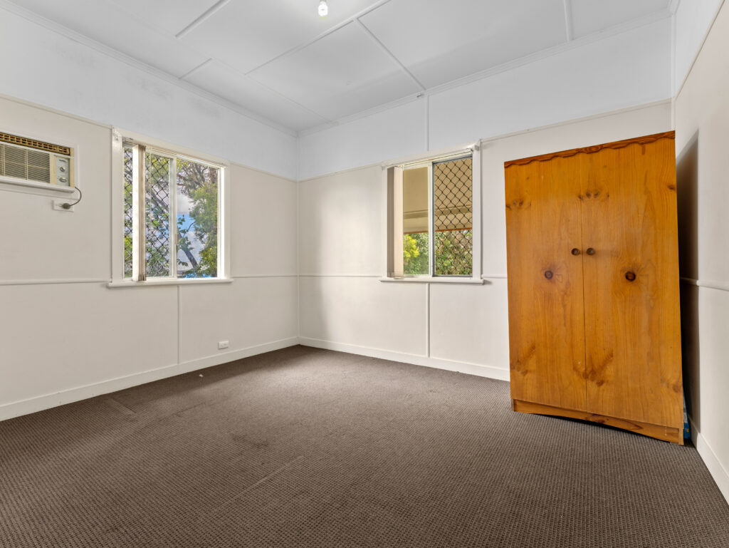 31 Crown Street, Silkstone, QLD 4304