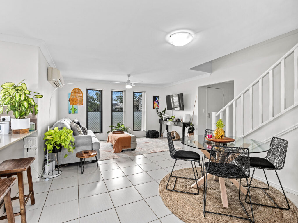 2/12 Nike Court, Wulkuraka, QLD 4305