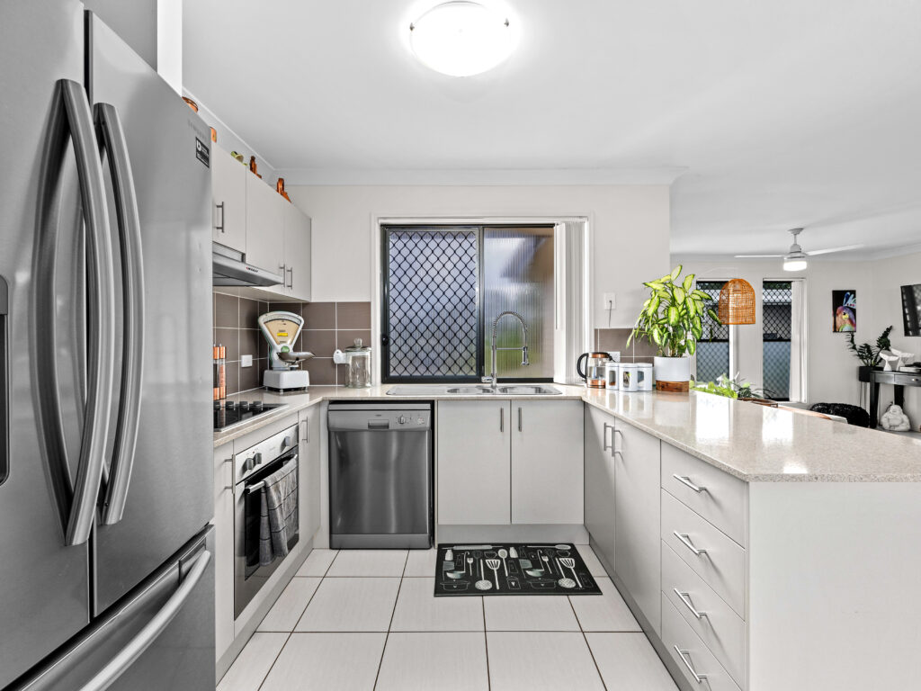 2/12 Nike Court, Wulkuraka, QLD 4305