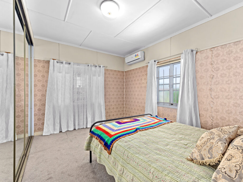 19 Easton Street, Silkstone, QLD 4304