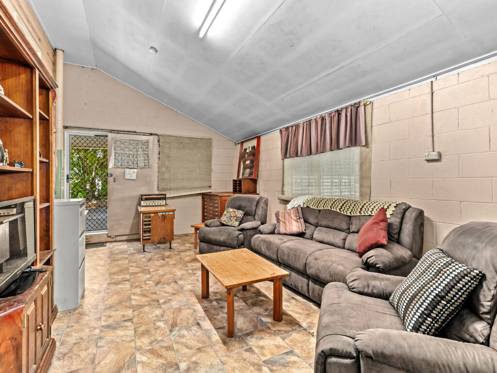 19 Easton Street, Silkstone, QLD 4304