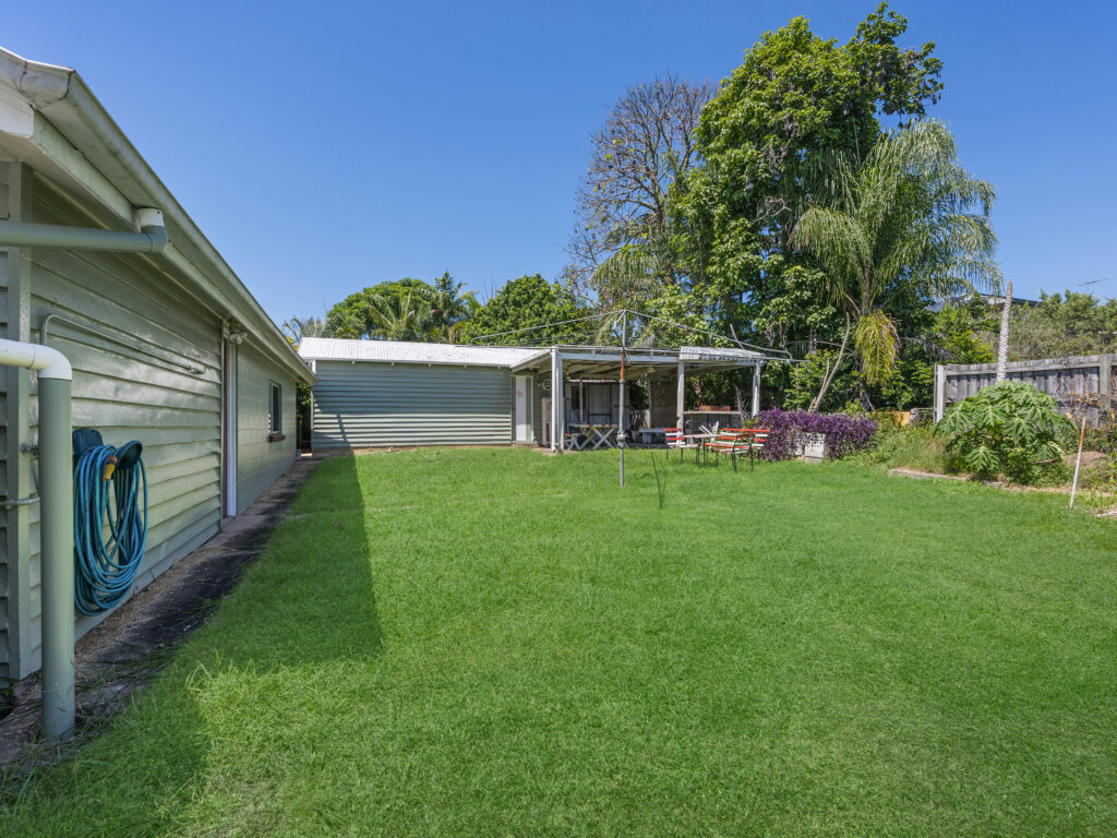 19 Easton Street, Silkstone, QLD 4304