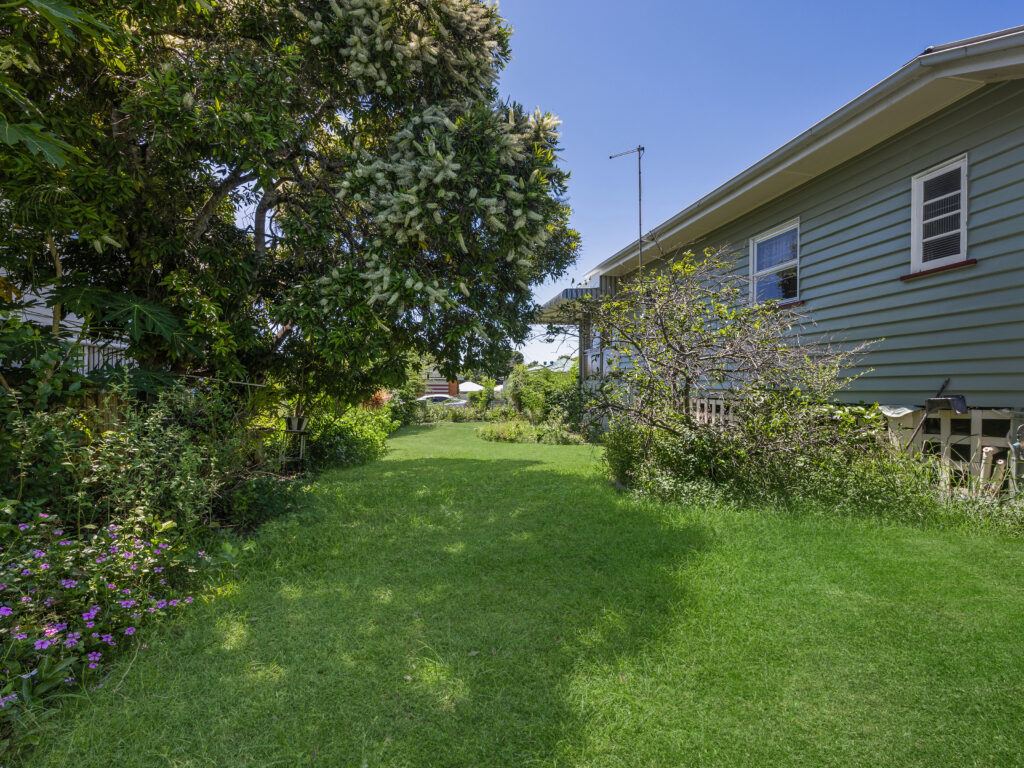 19 Easton Street, Silkstone, QLD 4304