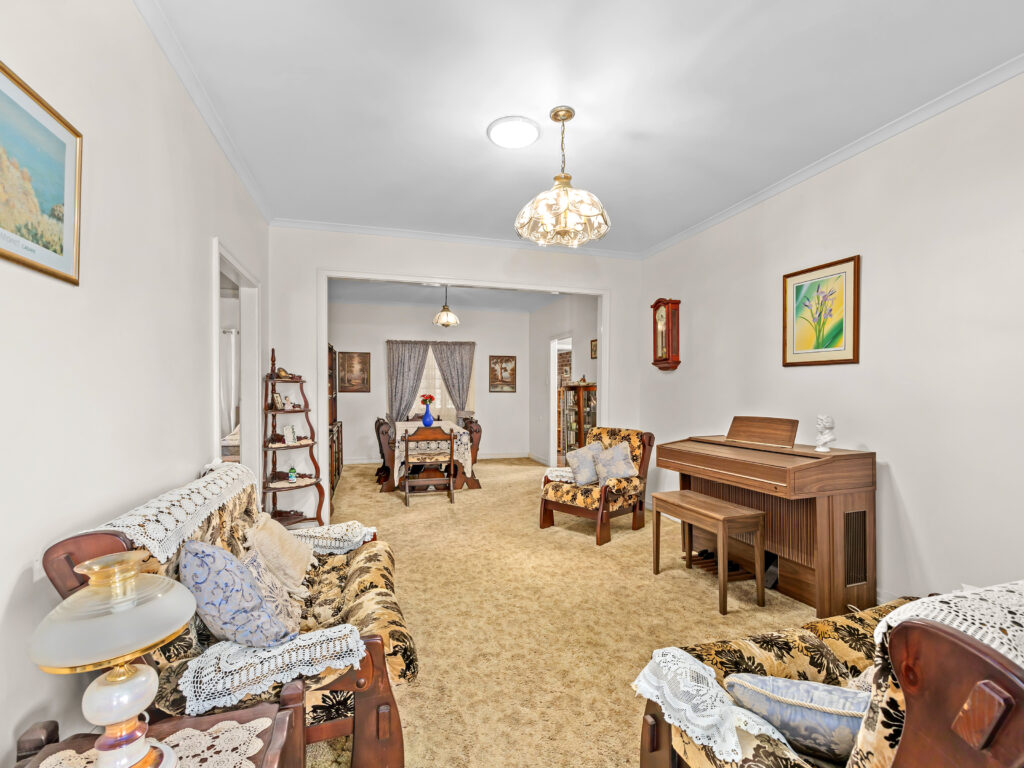 19 Easton Street, Silkstone, QLD 4304