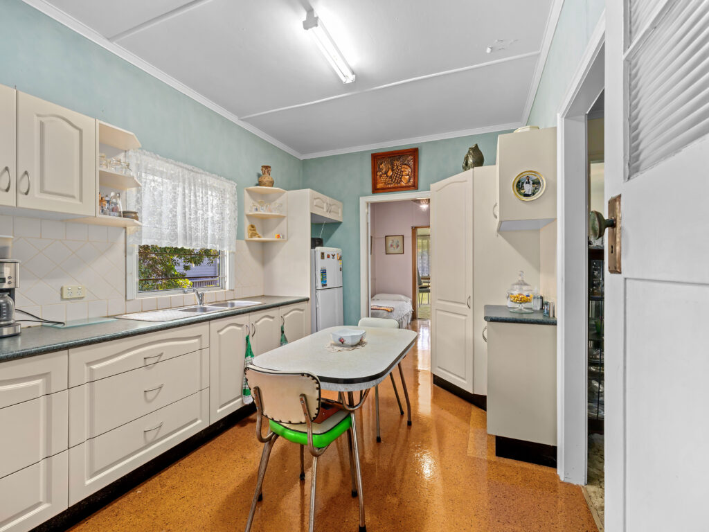 19 Easton Street, Silkstone, QLD 4304