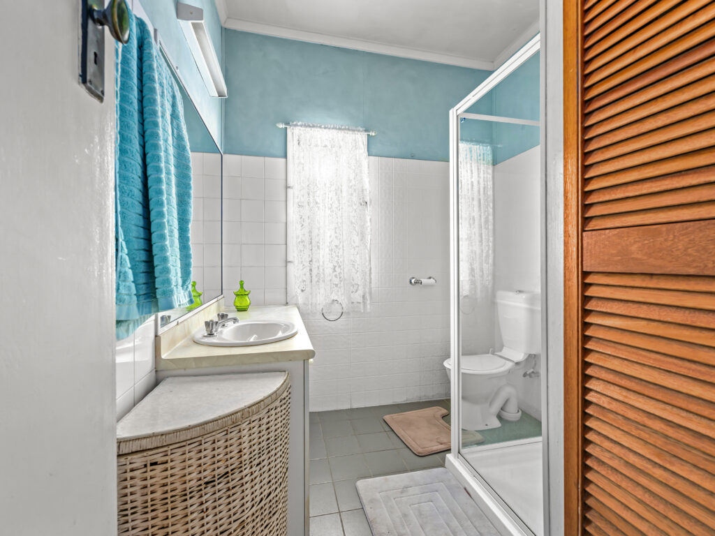 19 Easton Street, Silkstone, QLD 4304