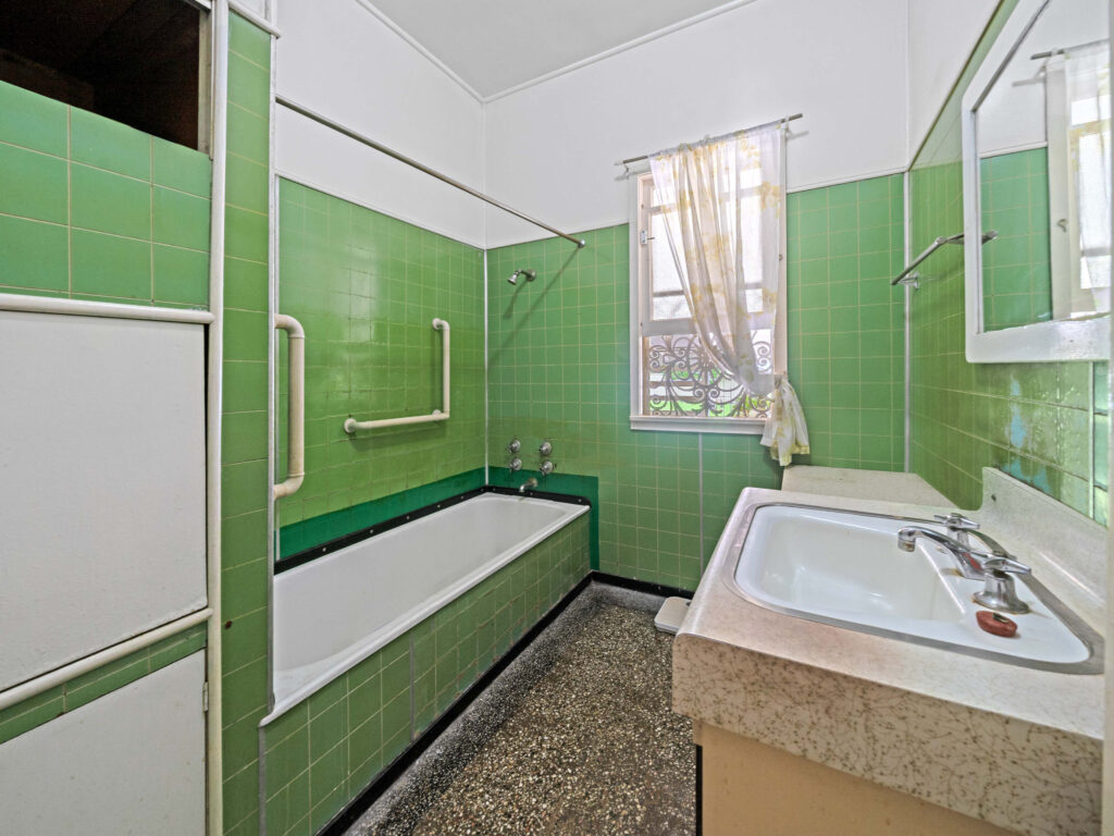 6 McGrath Lane, Booval, QLD 4304