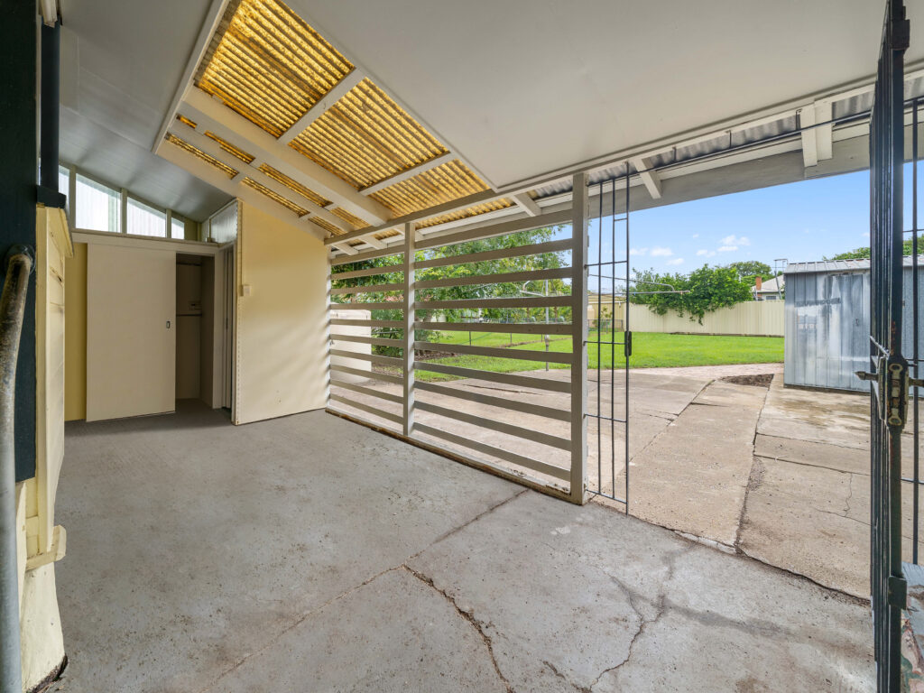 6 McGrath Lane, Booval, QLD 4304