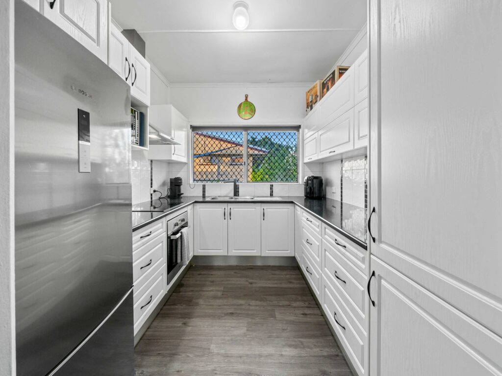 27 Duncan Street, Riverview, QLD 4303
