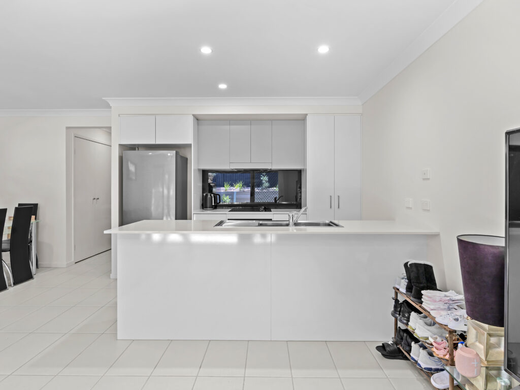10/3 Cliffdale Place, Spring Mountain, QLD 4300