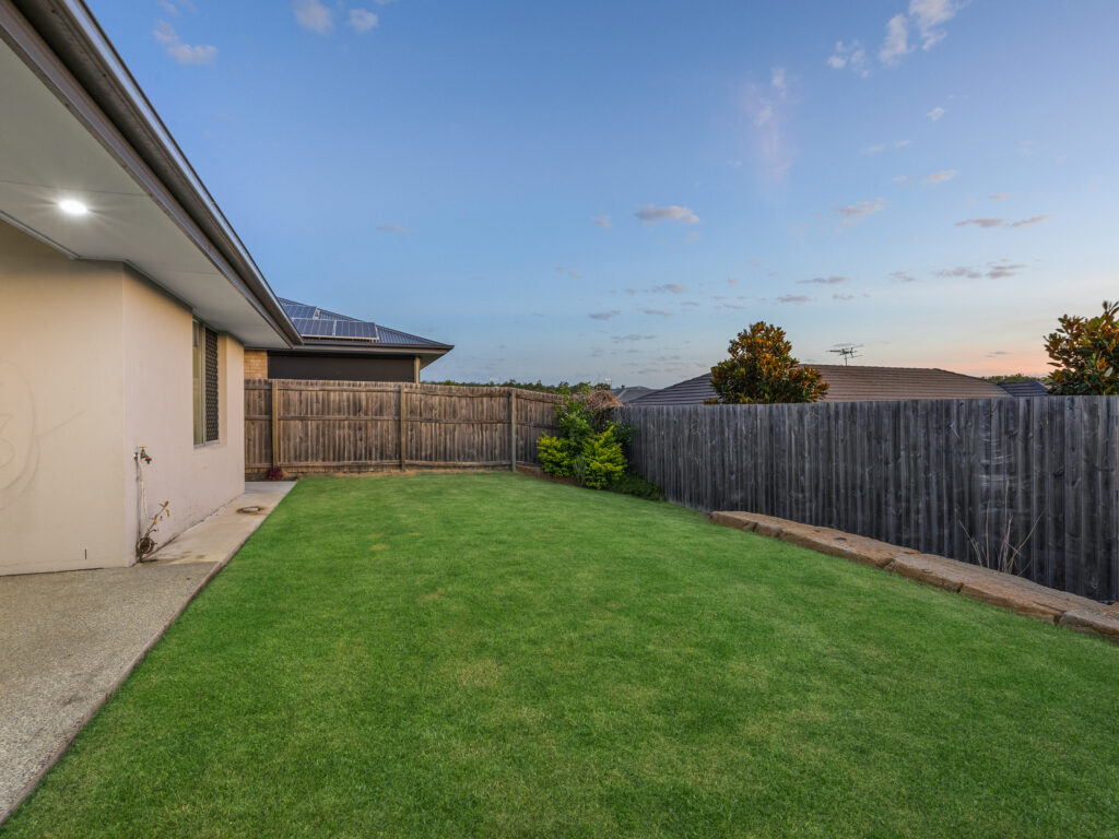 11 Heathcote Street, South Ripley, QLD 4306