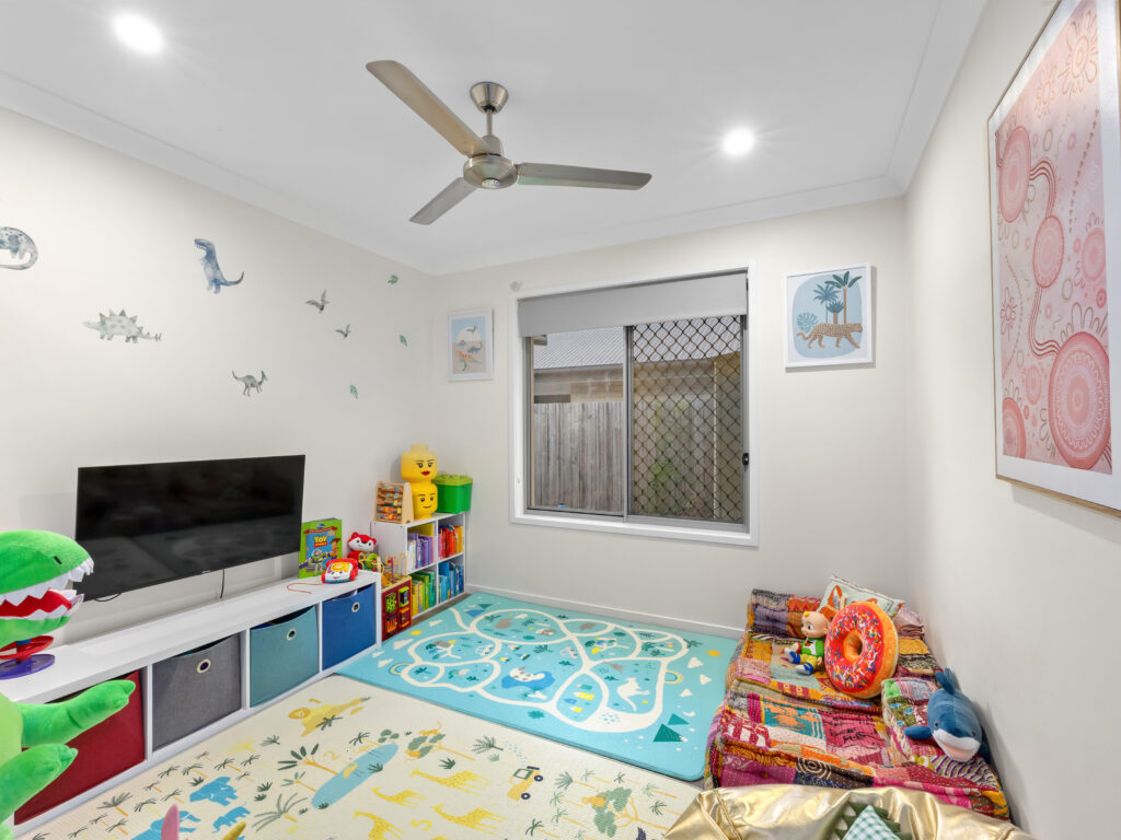 11 Heathcote Street, South Ripley, QLD 4306