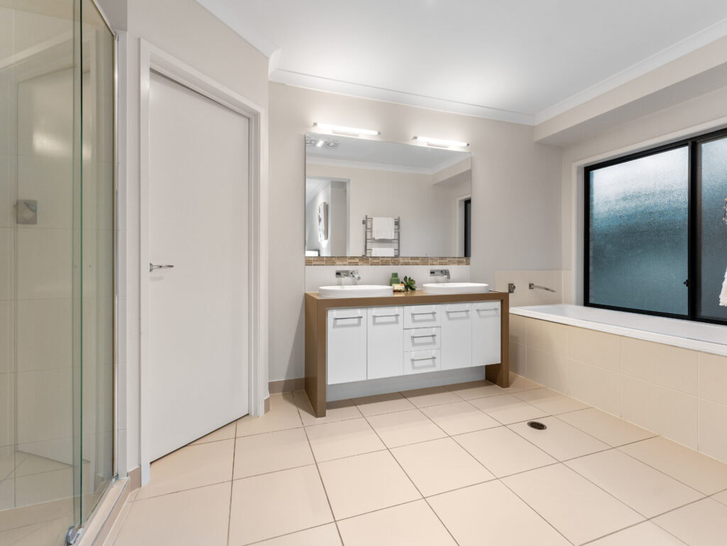79 Chestnut Drive, Pine Mountain, QLD 4306