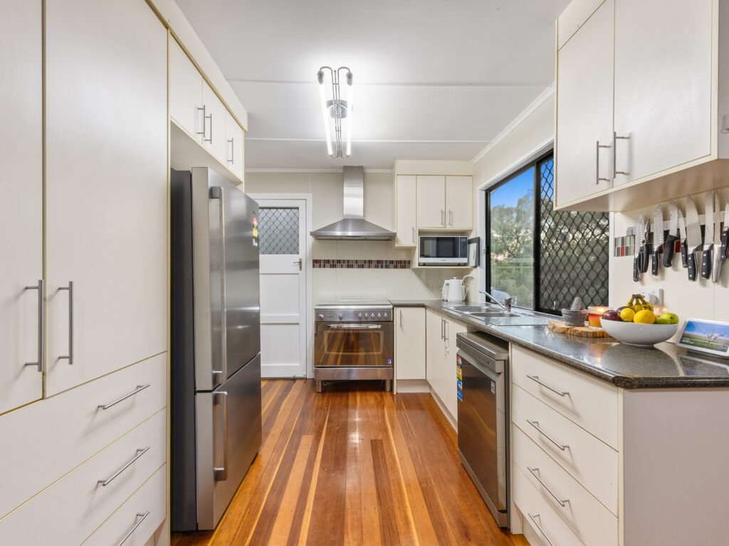 19 Albert Street, North Ipswich, QLD 4305
