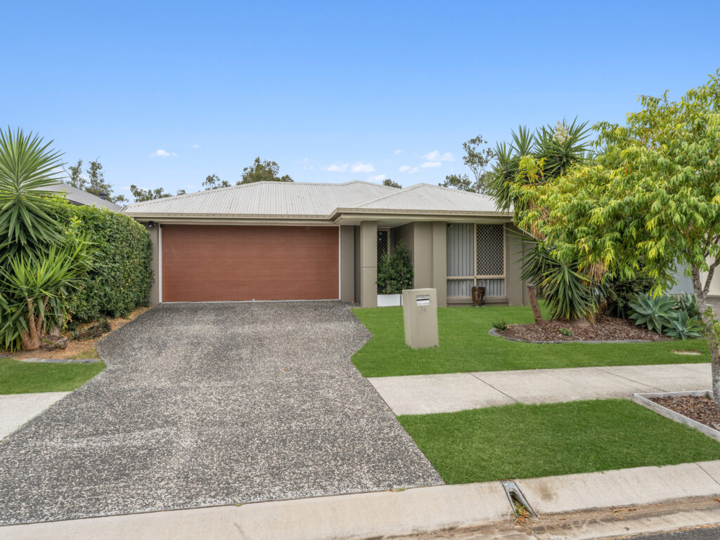 34 Waterfern Way, Ripley, QLD 4306