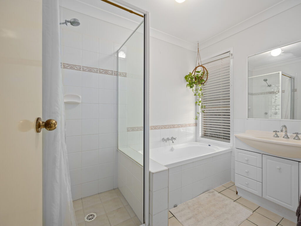 9 Brigalow Lane, Redbank, QLD 4301