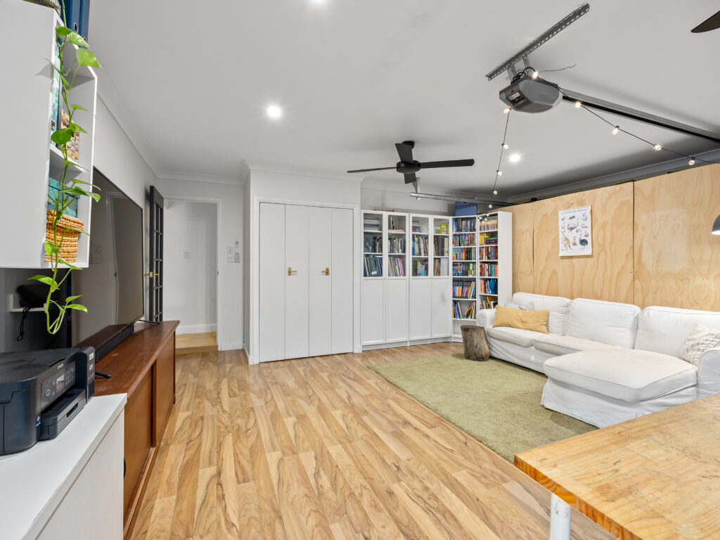 9 Brigalow Lane, Redbank, QLD 4301