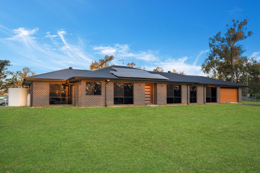 14 Highland Grove, Kensington Grove, QLD 4341