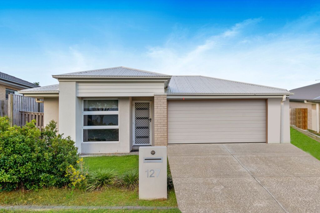 127 Sovereign Drive, Deebing Heights, QLD 4306