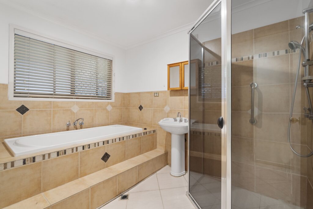 25 Jones Road, Bellbird Park, QLD 4300
