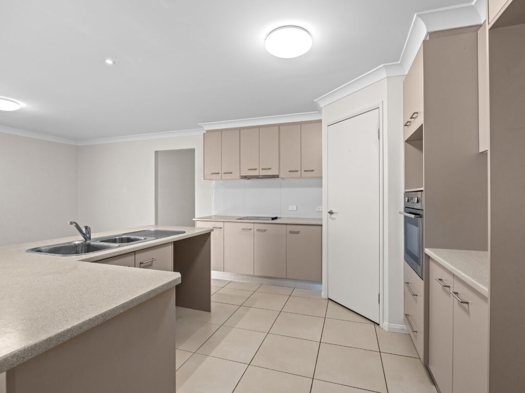 13 Piccadilly Court, Deebing Heights, QLD 4306