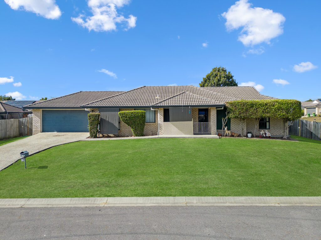 1 Pencarrow Crescent, Raceview, QLD 4305
