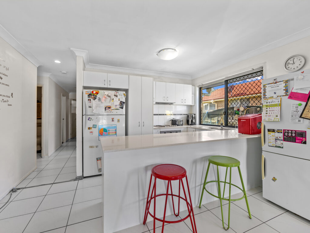 1 Pencarrow Crescent, Raceview, QLD 4305