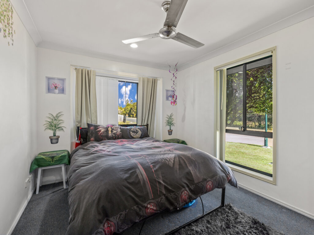 1 Pencarrow Crescent, Raceview, QLD 4305
