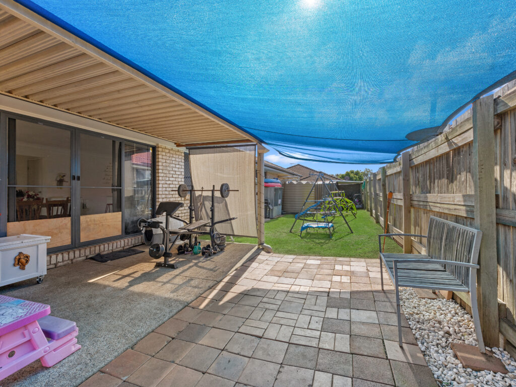1 Pencarrow Crescent, Raceview, QLD 4305