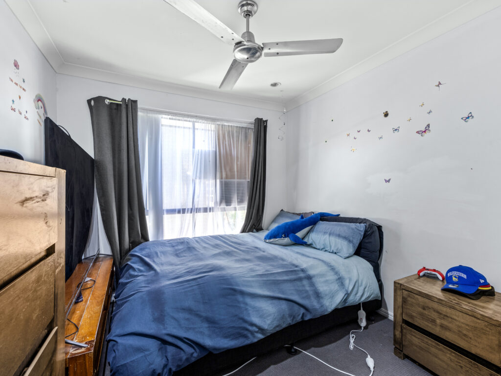 1 Pencarrow Crescent, Raceview, QLD 4305