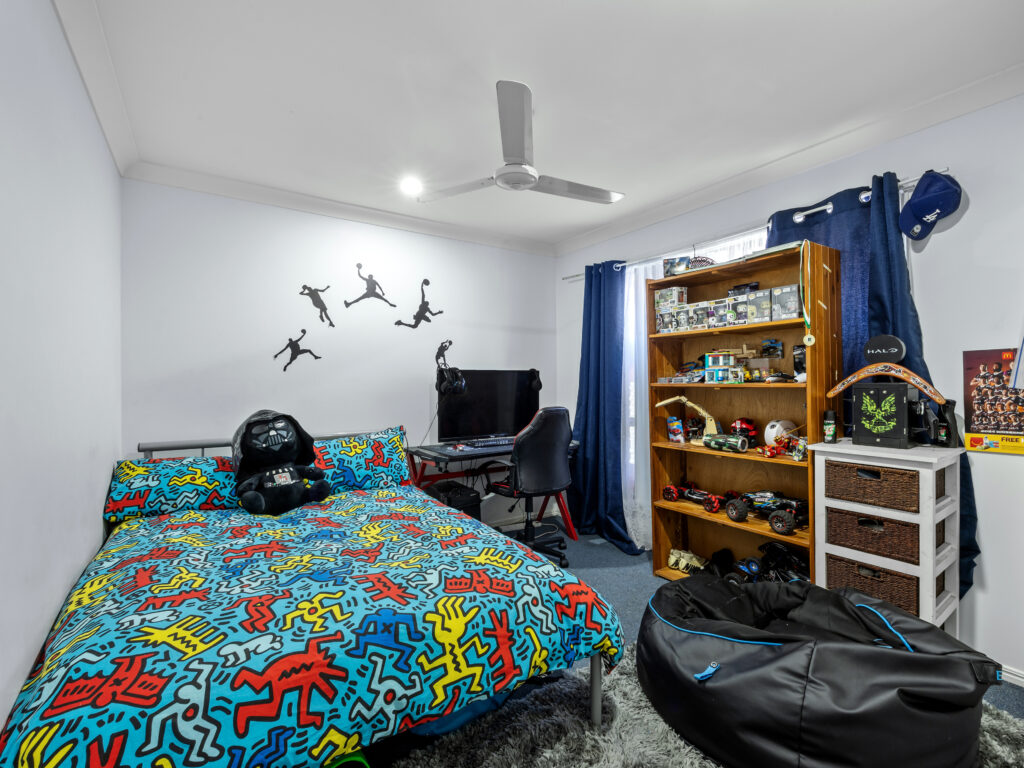 1 Pencarrow Crescent, Raceview, QLD 4305