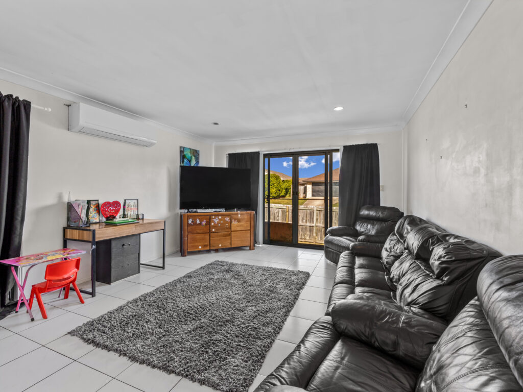 1 Pencarrow Crescent, Raceview, QLD 4305