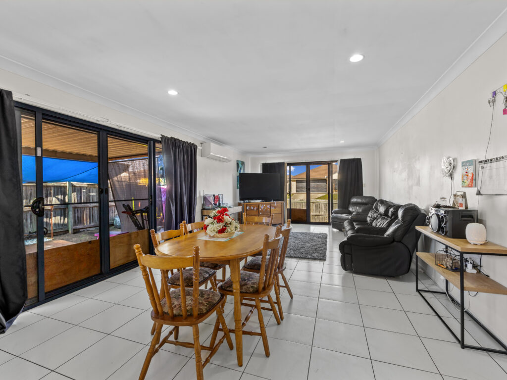 1 Pencarrow Crescent, Raceview, QLD 4305
