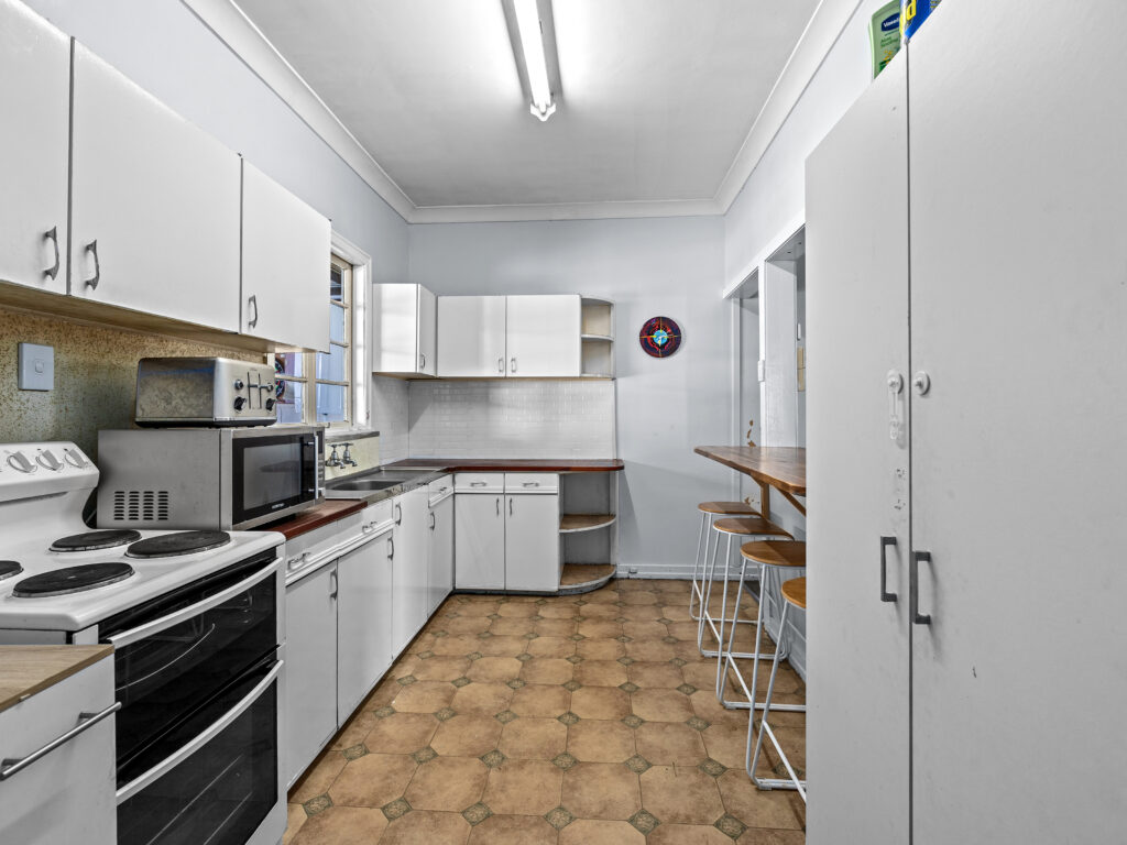177 Glebe Road, Silkstone, QLD 4304