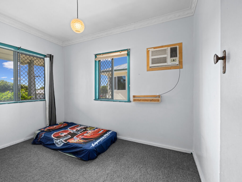 177 Glebe Road, Silkstone, QLD 4304