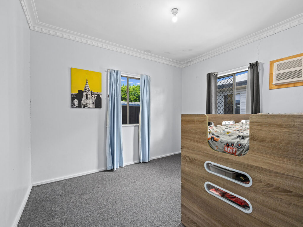 177 Glebe Road, Silkstone, QLD 4304