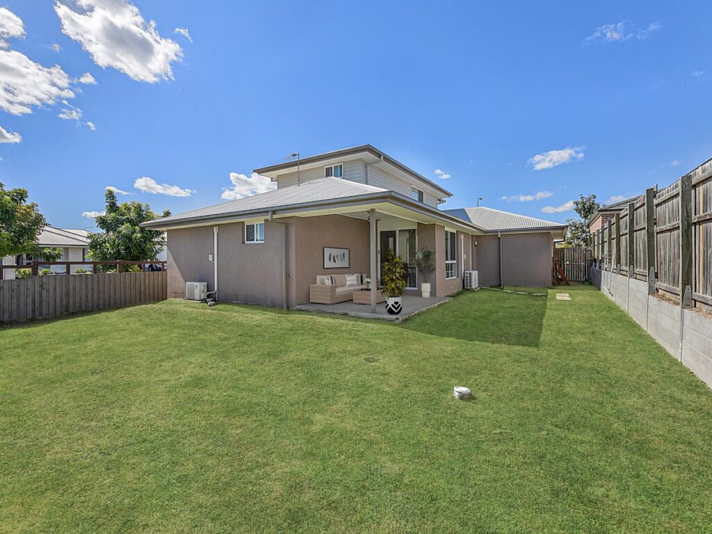 8 Abrahams Road, South Ripley, QLD 4306