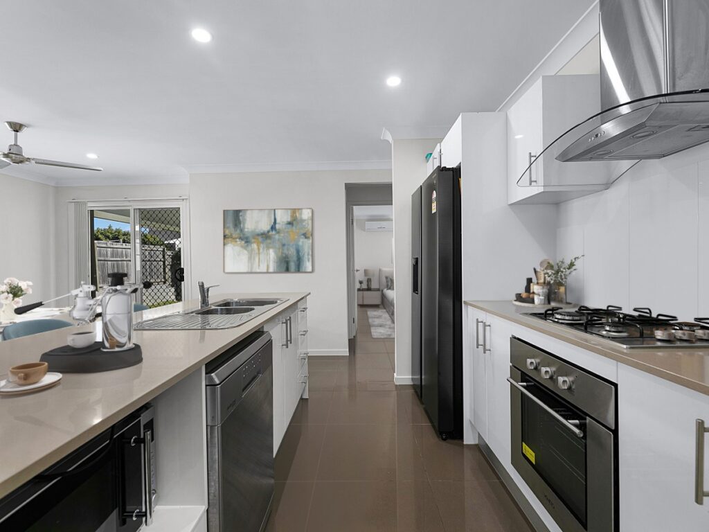 8 Abrahams Road, South Ripley, QLD 4306