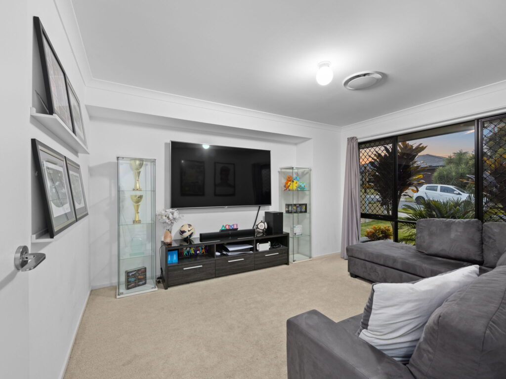 8 Calandra Street, Redbank Plains, QLD 4301