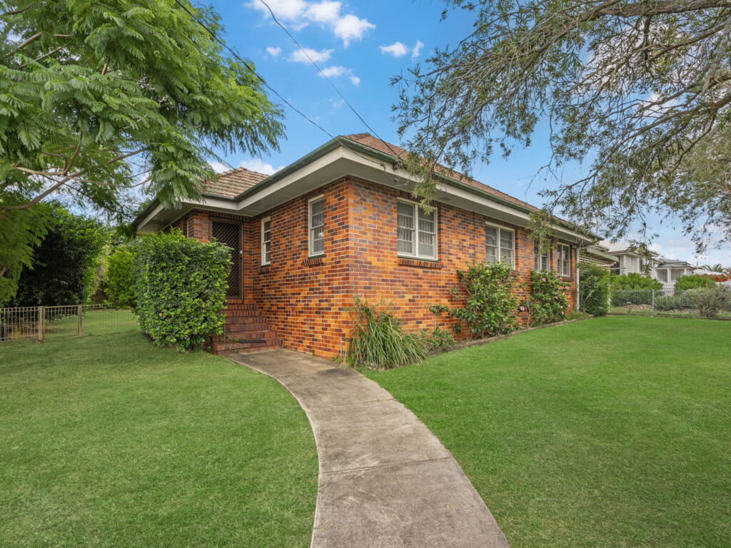 29 Easton Street, Silkstone, QLD 4304